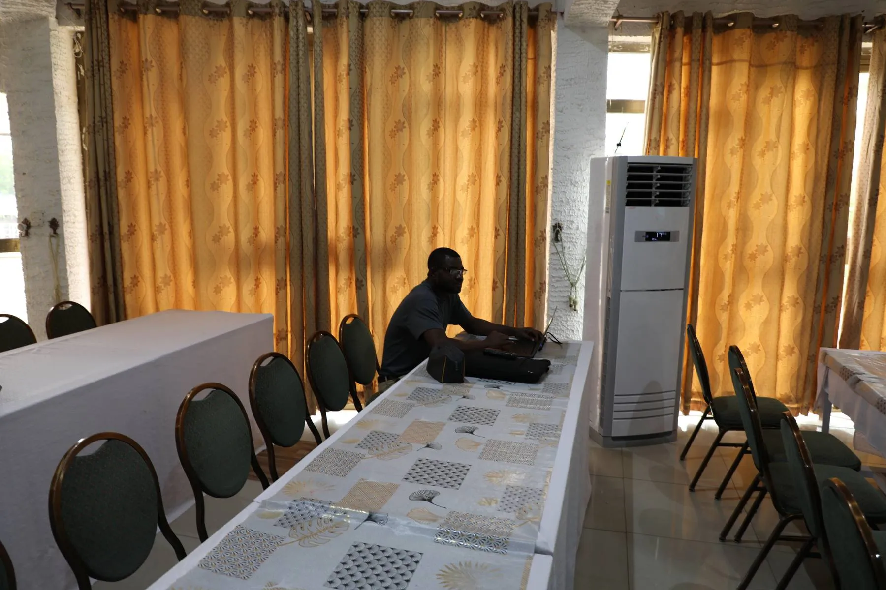 Consultant working during an Eljen TVET training